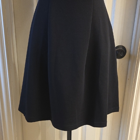 Elegant Black Sleeveless Mini Dress - Picture 5 of 16